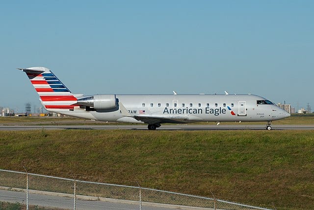 640Px American Eagle Air Wisconsin Bombardier CRJ 200 N457AW 37227221340