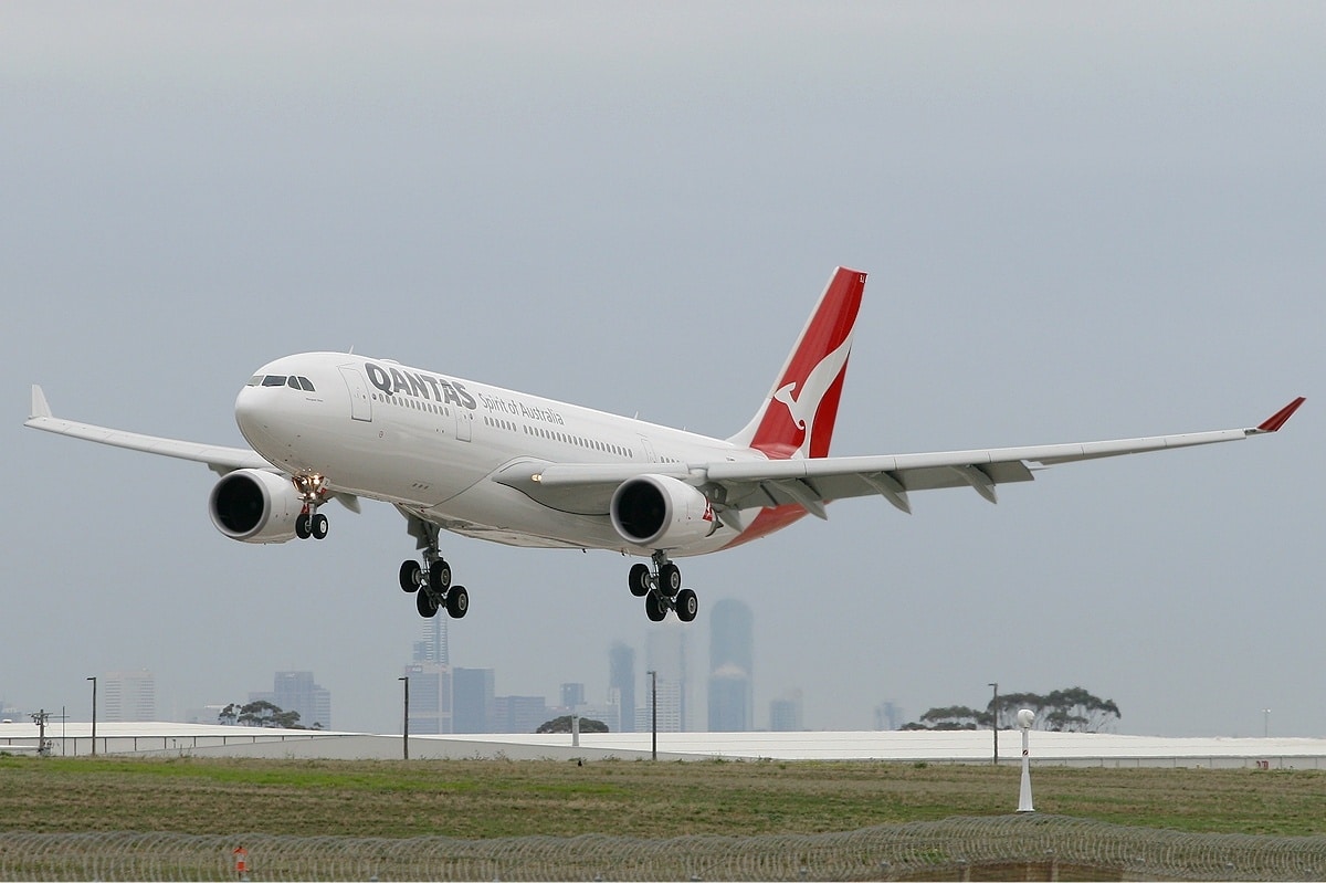 Qantas Airbus A330 20033